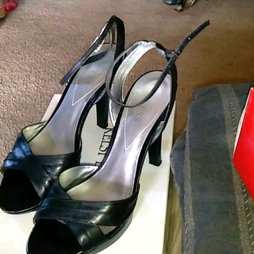 Guess high heel sandles